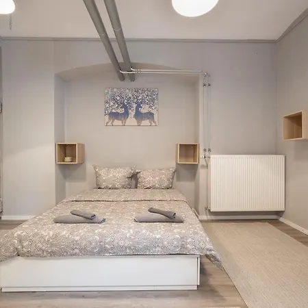 Apartment - 2 Bedroom With Great Kitchen *