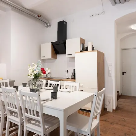 - 2 Bedroom With Great Kitchen Apartment