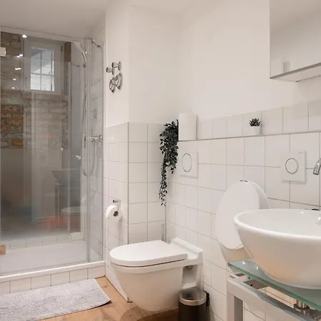- 2 Bedroom With Great Kitchen *