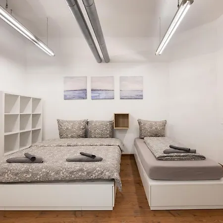 - 2 Bedroom With Great Kitchen Apartment *