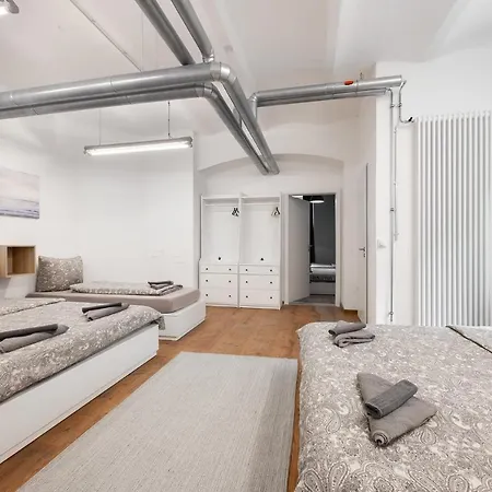 - 2 Bedroom With Great Kitchen Apartment